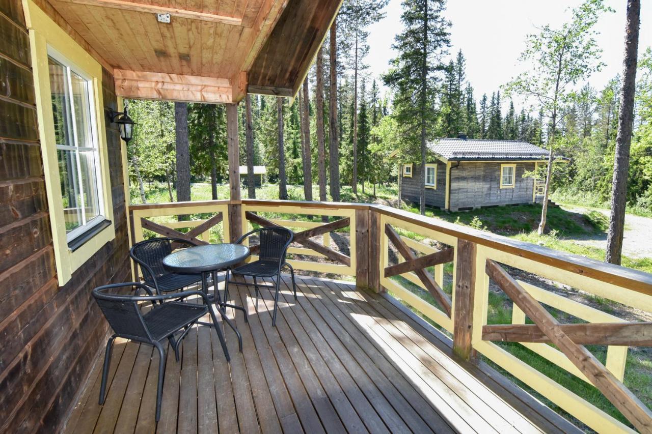 Stuga med utsikt över trädgården